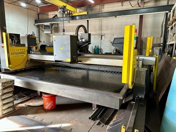CNC metal cutting machine (260A Hypertherm HPR-XD plasma with an Oxipira 10'x25')'