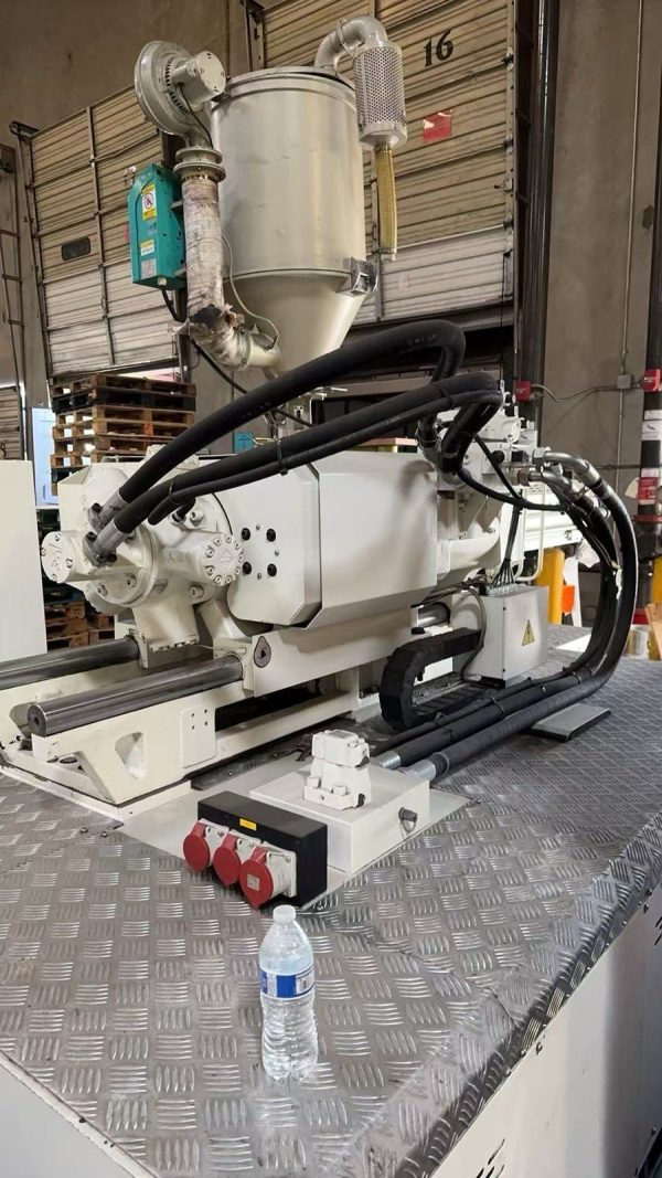 Plastic injection molding machine - Image 3