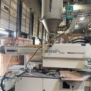 Plastic injection molding machine